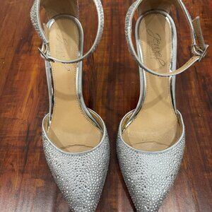 Closet Clean Out. Silver Rhinestone Bagdley Mischka Size 8